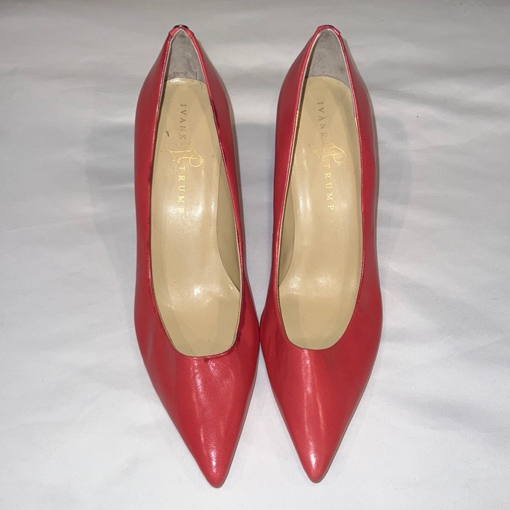 Ivanka Trump hot pink pumps